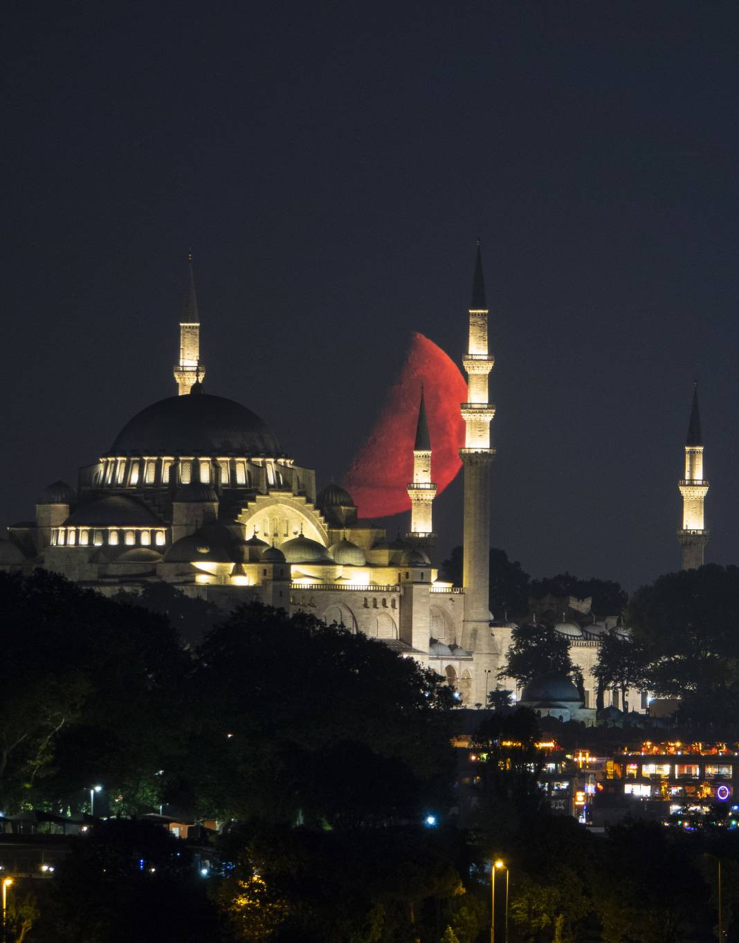 İstanbul'un muhteşem eserine Ay eşlik etti - Resim: 6